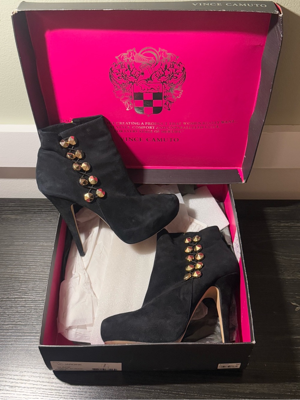 Vince Camuto VC-Jardine Black Suede Platform Ankle Boots - Size 8